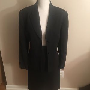 Tahari 2 piece suit